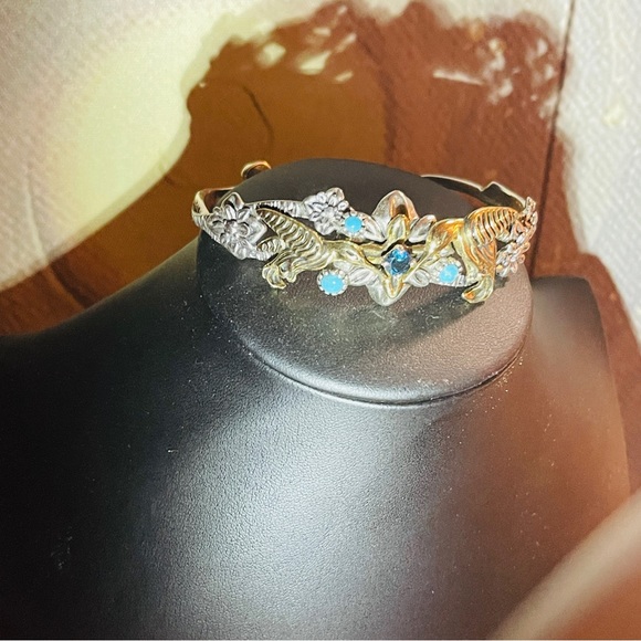 💙Beautiful Silver Turquoise.& Blue Topaz Floral Wrist Cuff with Amazing Detail! - Picture 12 of 12
